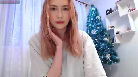 mila nowak online show from December 22, 2025, 7:33 pm