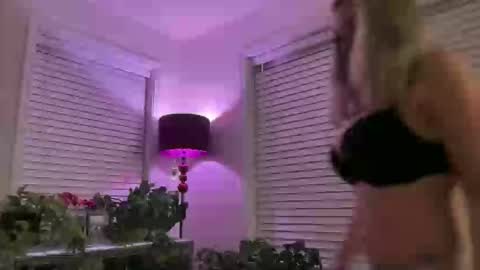 Snapshot of milf_goddess chatting on May 2, 2026, 3:55 am MIlf Goddess online show from May 2, 2026, 3:55 am