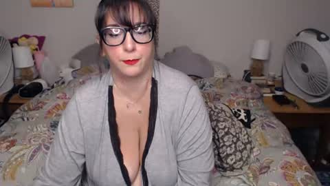 MILF Monee online show from July 19, 2026, 12:03 am
