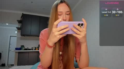 MilkaLiza online show from May 22, 2026, 7:52 pm