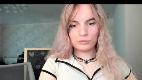 mili-kira online show from April 26, 2026, 1:09 pm