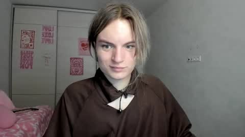 mili-kira online show from May 10, 2026, 7:24 am