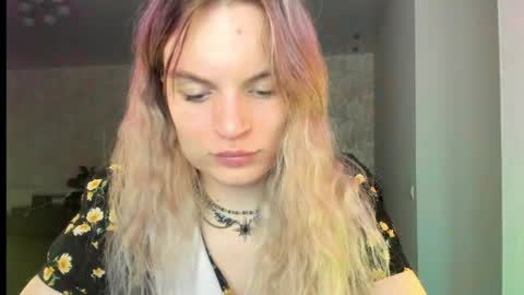 mili-kira online show from May 16, 2026, 8:18 pm