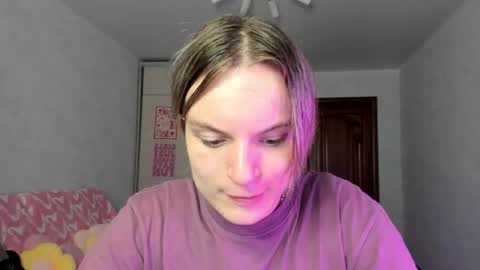 mili-kira online show from May 23, 2026, 4:39 am