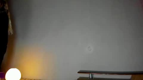 Snapshot of minidiva_ chatting on April 14, 2026, 8:59 pm Amelia online show from April 14, 2026, 8:59 pm
