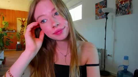 Snapshot of minidiva_ chatting on May 9, 2026, 11:48 am Amelia online show from May 9, 2026, 11:48 am