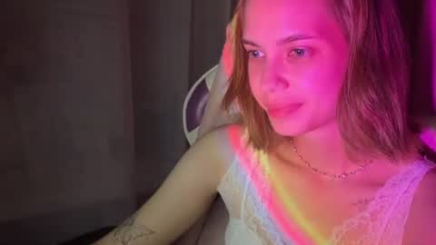 MiraLaPics online show from June 19, 2026, 8:45 pm