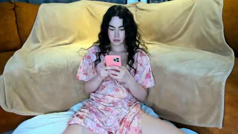 Zoee     online show from May 11, 2026, 4:04 pm