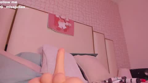 Snapshot of missjuliaa_ chatting on December 12, 2024, 4:10 pm A N N Y online show from December 12, 2024, 4:10 pm