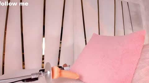 Snapshot of missjuliaa_ chatting on February 23, 2025, 2:57 pm A N N Y online show from February 23, 2025, 2:57 pm