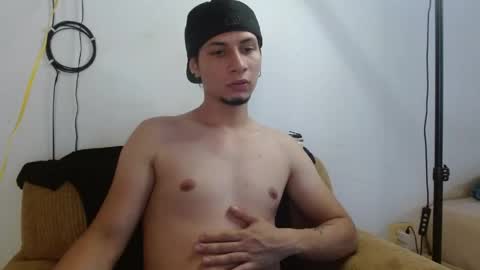 mistermike_69 online show from April 13, 2026, 9:53 pm