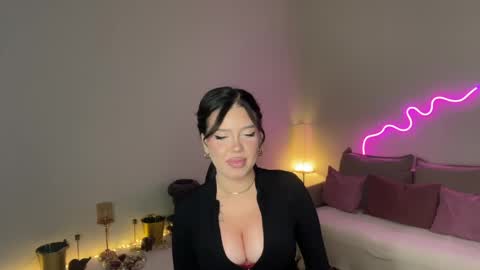 Mia online show from May 16, 2026, 7:34 pm