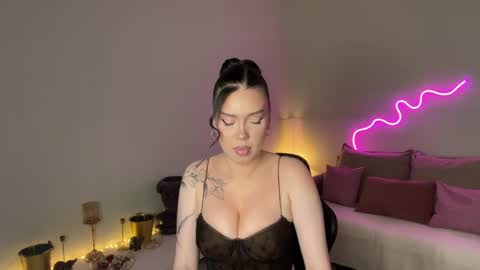 Mia online show from May 20, 2026, 6:58 pm