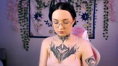 molly_kisss online show from July 9, 2026, 10:19 am