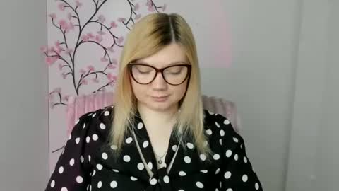 Snapshot of molly_moree chatting on April 21, 2026, 11:38 am Molly online show from April 21, 2026, 11:38 am