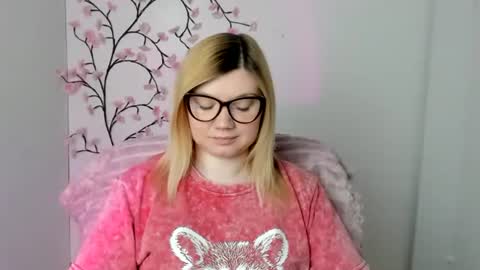 Snapshot of molly_moree chatting on May 19, 2026, 11:38 am Molly online show from May 19, 2026, 11:38 am