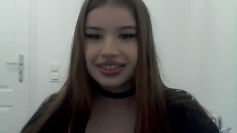 Snapshot of mollysexgirl chatting on July 10, 2026, 2:19 pm Molly online show from July 10, 2026, 2:19 pm