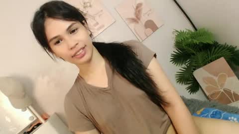 MOMIKHEM online show from June 18, 2026, 6:13 am