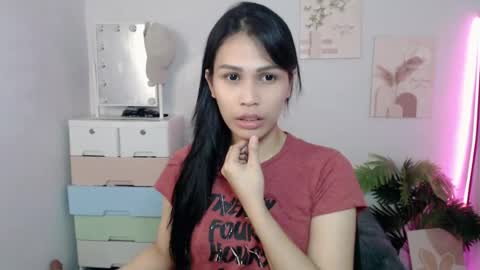 MOMIKHEM online show from July 12, 2026, 12:29 pm