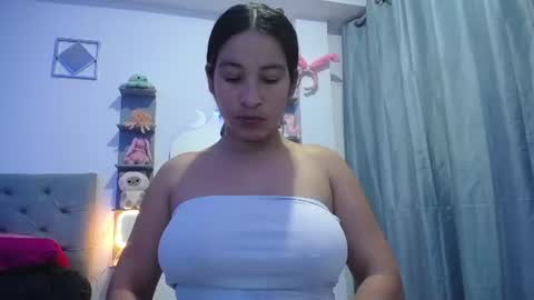 Snapshot of mommy_dulce chatting on June 15, 2026, 1:19 am ANDREA online show from June 15, 2026, 1:19 am