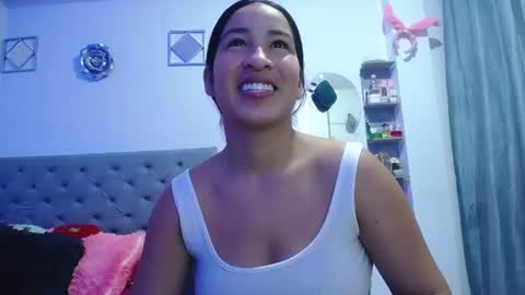 Snapshot of mommy_dulce chatting on June 23, 2026, 1:47 am ANDREA online show from June 23, 2026, 1:47 am