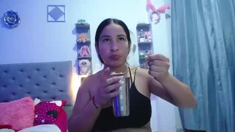 Snapshot of mommy_dulce chatting on June 24, 2026, 1:04 am ANDREA online show from June 24, 2026, 1:04 am