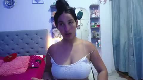Snapshot of mommy_dulce chatting on July 8, 2026, 12:37 am ANDREA online show from July 8, 2026, 12:37 am