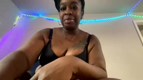 Snapshot of mommybud07 chatting on July 9, 2026, 12:04 am THiKKUMZ online show from July 9, 2026, 12:04 am