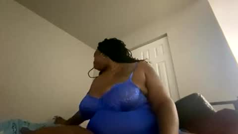 Snapshot of mommybud07 chatting on July 12, 2026, 7:10 am THiKKUMZ online show from July 12, 2026, 7:10 am