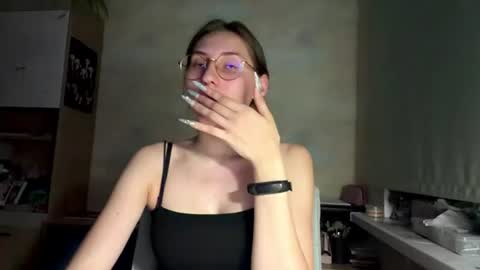 Mia online show from July 11, 2026, 7:27 pm