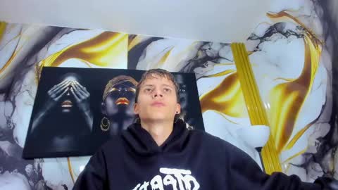 mono_blonde online show from June 5, 2026, 11:49 am
