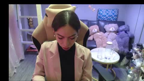 ELYSE A SIMPLE GIRL online show from June 5, 2026, 12:00 pm