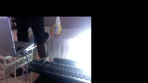 montydxxx2 online show from June 19, 2026, 1:32 am