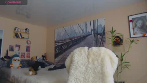 Keira online show from July 28, 2026, 1:32 pm
