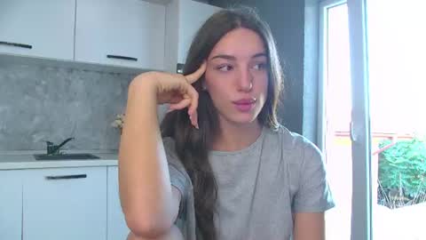 moonligt_iris online show from June 25, 2026, 4:34 am