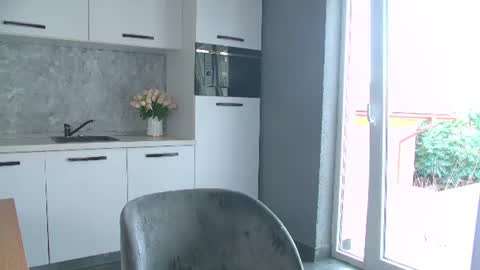 moonligt_iris online show from July 10, 2026, 4:39 am
