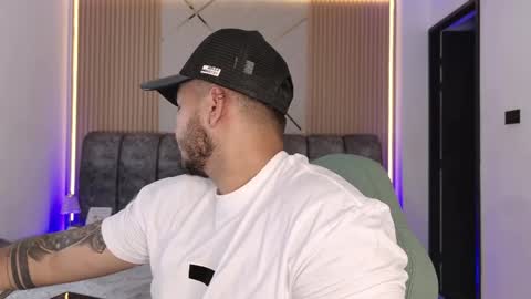MIKEE online show from May 16, 2026, 3:14 am