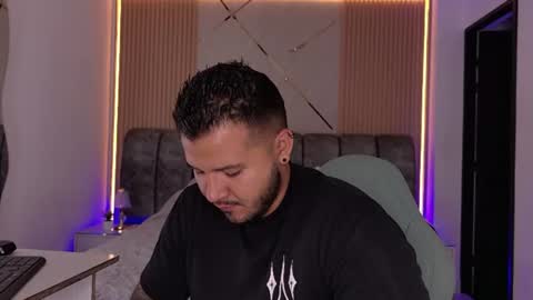 MIKEE online show from June 17, 2026, 3:09 am