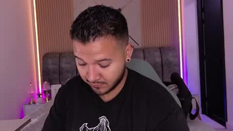 MIKEE online show from June 24, 2026, 3:05 am