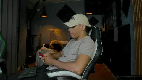 Snapshot of mr_mois chatting on June 5, 2026, 5:58 am mr_mois online show from June 5, 2026, 5:58 am