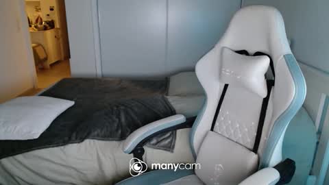 mrdr000 online show from June 6, 2026, 8:35 pm