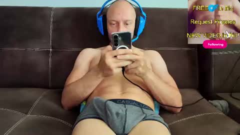 Snapshot of mushroomcouch chatting on July 14, 2026, 7:46 am mushroomcouch online show from July 14, 2026, 7:46 am