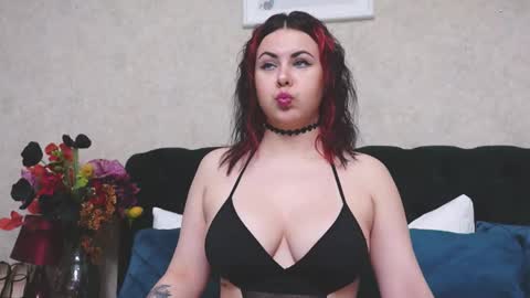 Snapshot of mystiquerosee chatting on May 15, 2026, 7:43 pm MystiqueRosee online show from May 15, 2026, 7:43 pm