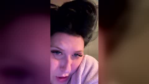 n0rmalgurl online show from May 28, 2026, 4:43 am