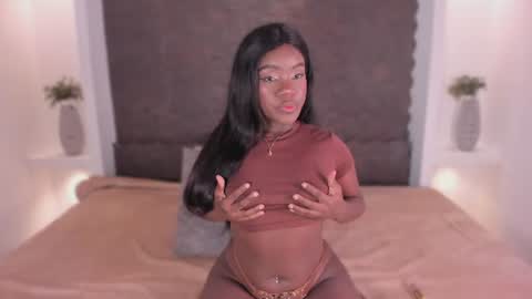 naina deivis33 online show from July 7, 2026, 3:42 am