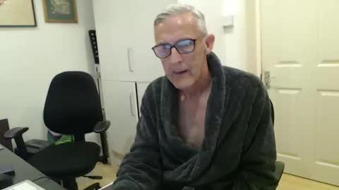 nakedcarpenteruk online show from May 1, 2026, 9:03 am