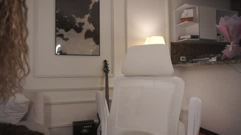 Naomi online show from June 19, 2026, 12:15 am