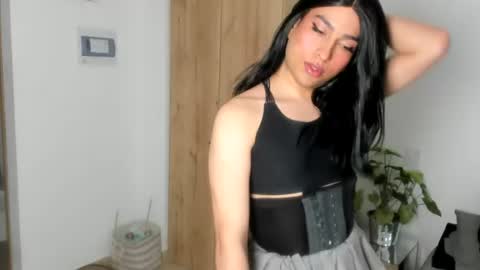 Snapshot of naomimoore chatting on June 21, 2026, 7:38 pm Naomi Moore online show from June 21, 2026, 7:38 pm