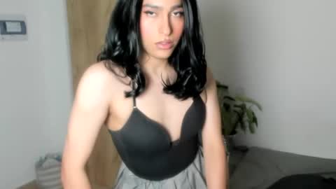 Snapshot of naomimoore chatting on August 2, 2026, 11:47 pm Naomi Moore online show from August 2, 2026, 11:47 pm