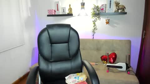 naomy online show from August 6, 2026, 12:01 am